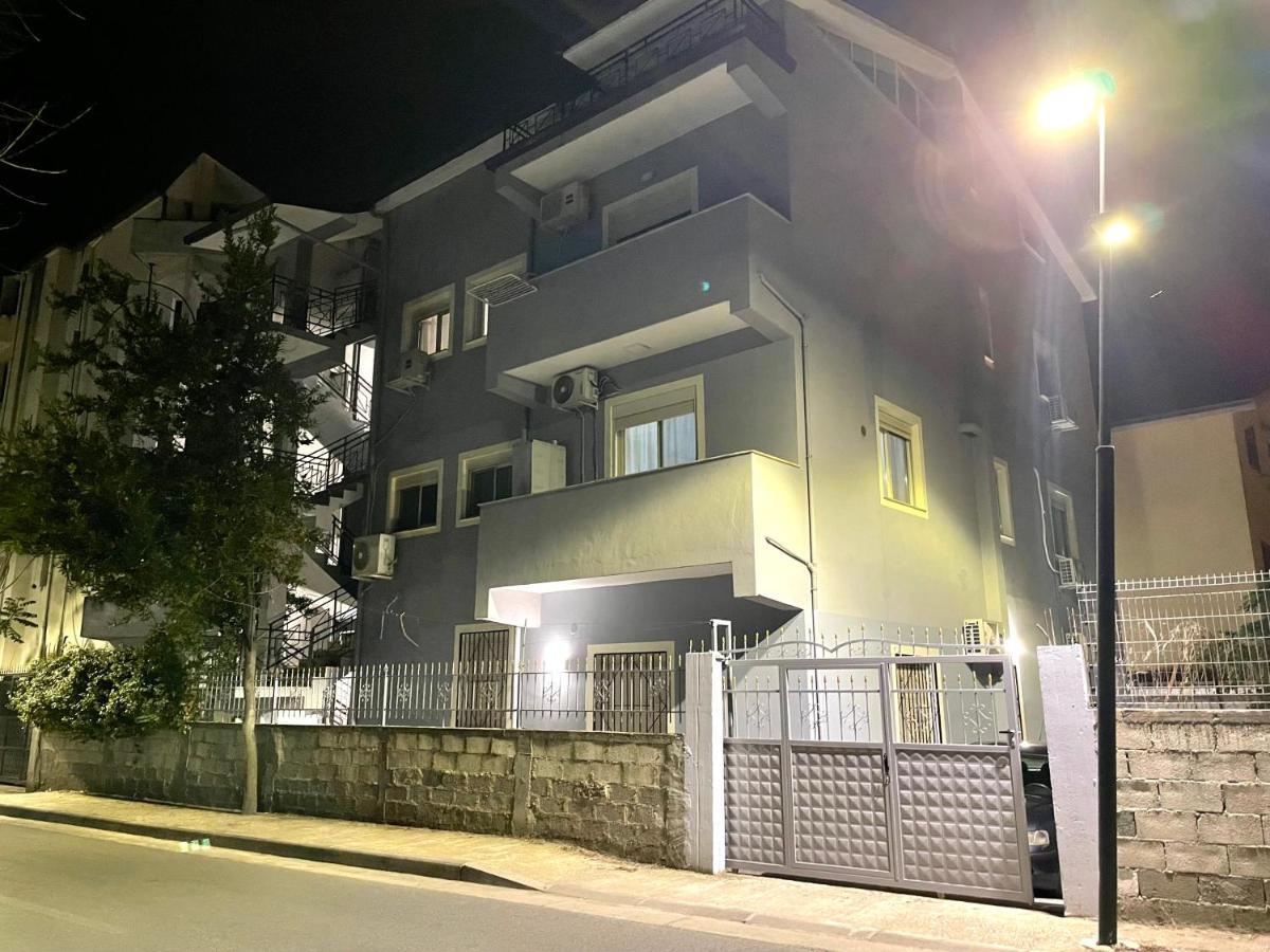 Апартаменты Lumturi Resident Дуррес Экстерьер фото